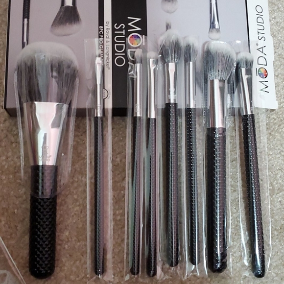 Makeup brushes - Picture 3 of 3